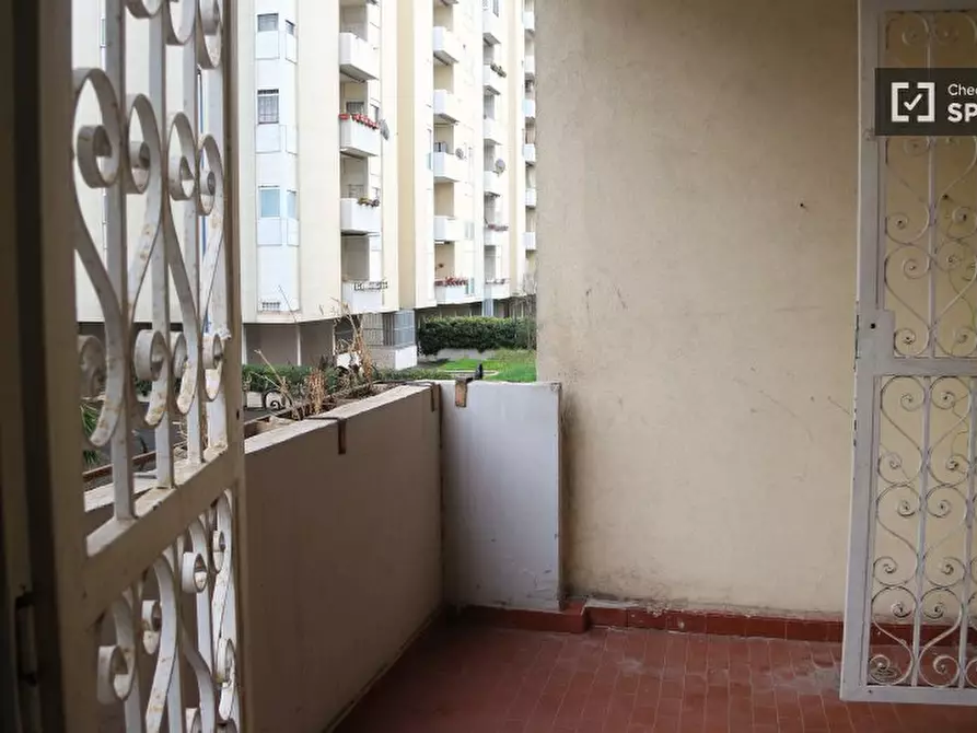Immagine 3 di Camera condivisa in affitto  in Via Giuseppe de Robertis a Roma