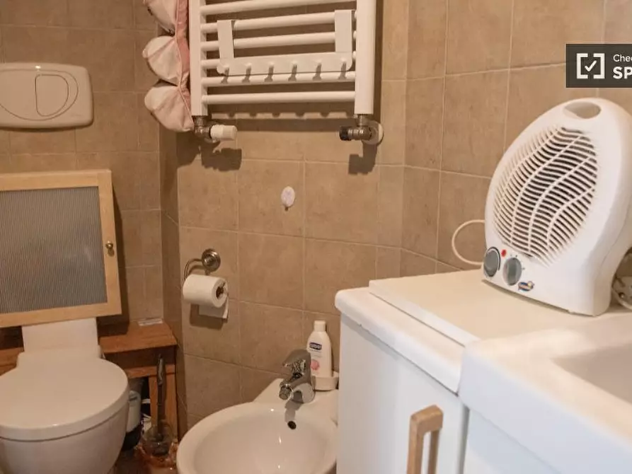 Immagine 9 di Appartamento in affitto  in Via Casalmonferrato a Roma