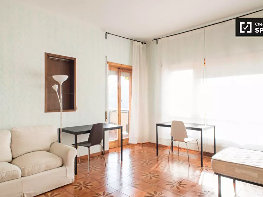 Immagine 4 di Camera condivisa in affitto  in Viale Bruno Rizzieri a Roma