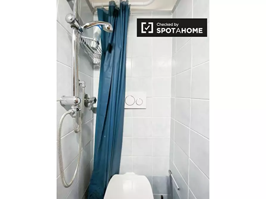 Immagine 7 di Camera condivisa in affitto  in Via Matteo Boiardo a Roma