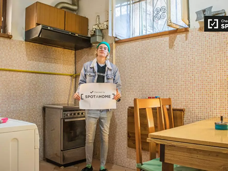 Immagine 6 di Camera condivisa in affitto  in Vicolo del Vicario, 00165 Roma RM, Italy a Roma