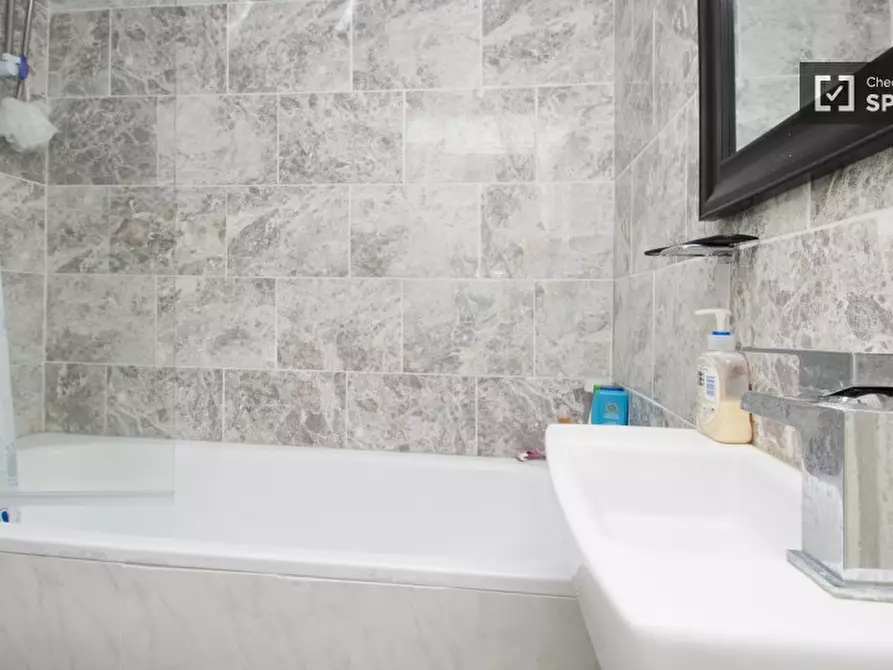 Immagine 12 di Camera condivisa in affitto  in Tunworth Crescent a Wandsworth