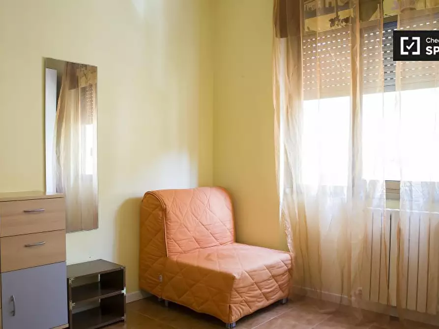 Immagine 4 di Camera condivisa in affitto  in Via Rugantino, 00169 Roma RM, Italy a Roma