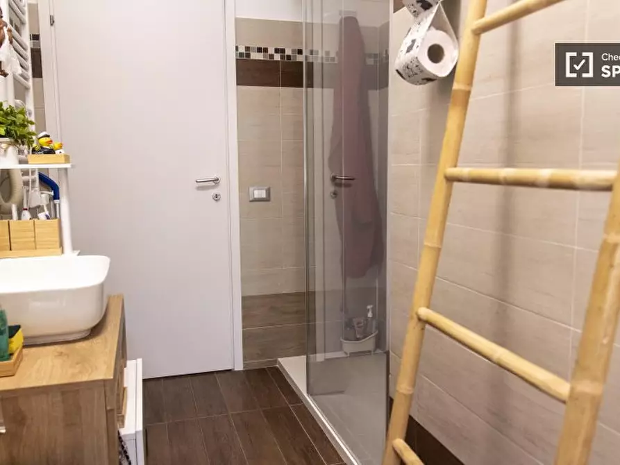 Immagine 14 di Camera condivisa in affitto  in Via Girolamo Benzoni a Roma