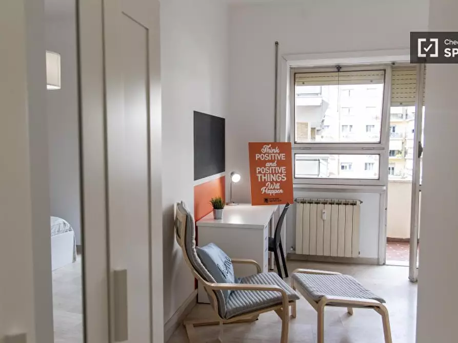 Immagine 3 di Camera condivisa in affitto  in Lungotevere di Pietra Papa a Roma