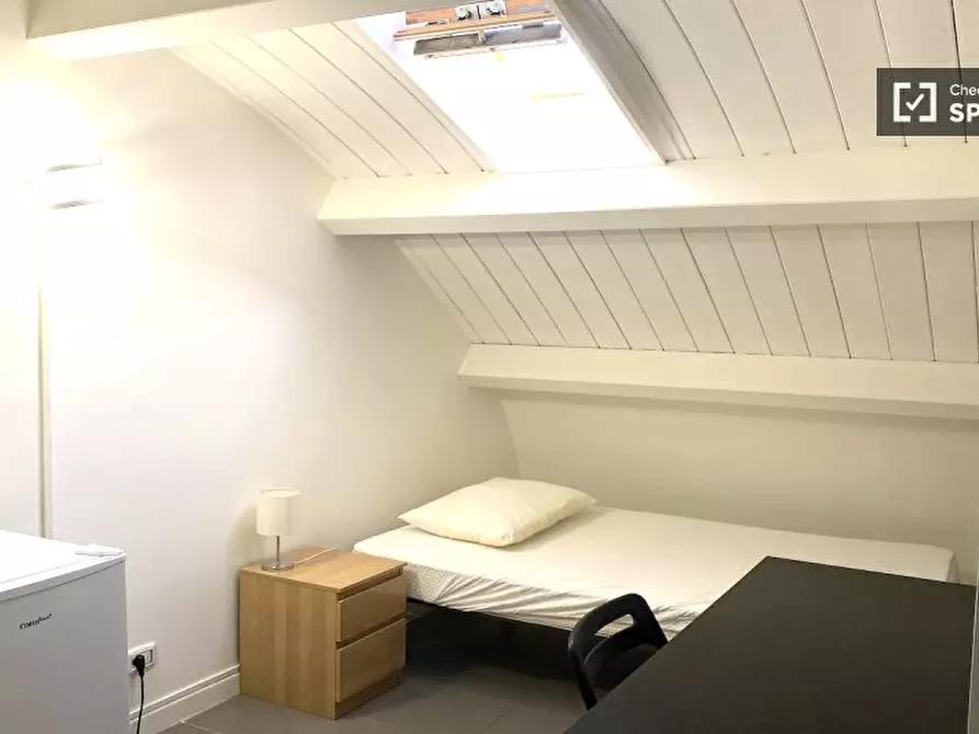 Immagine 3 di Camera condivisa in affitto  in Via di Carcaricola a Roma