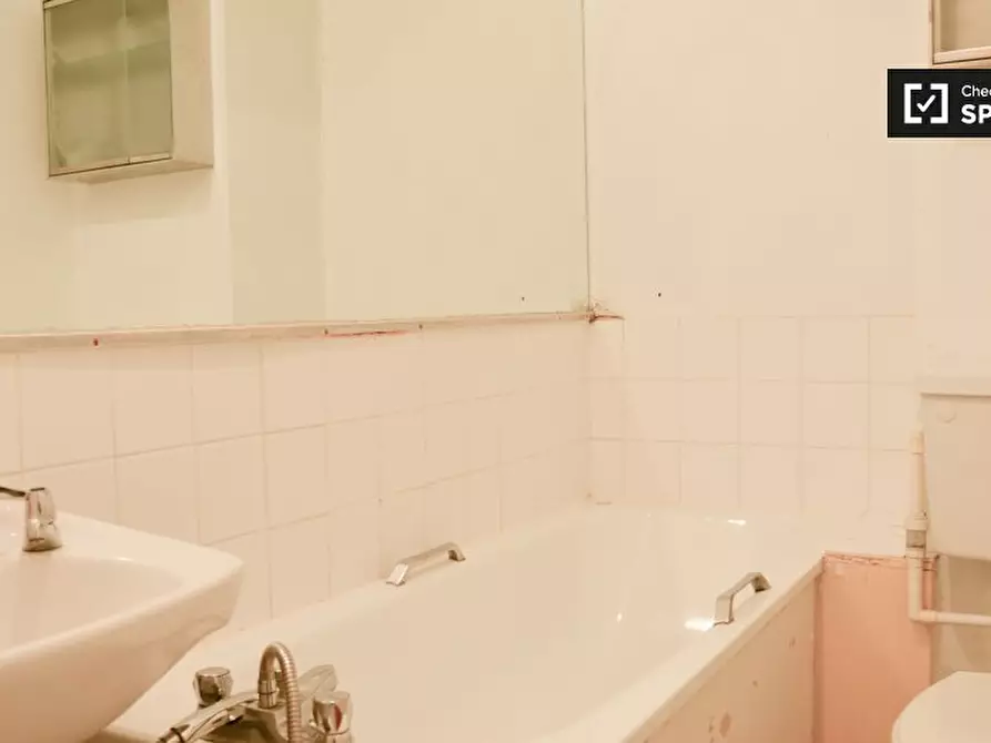 Immagine 13 di Appartamento in affitto  in Glengall Rd a Camden Town