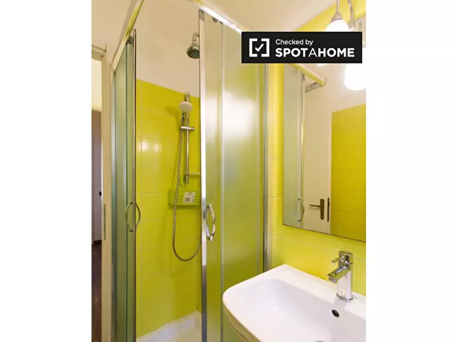 Immagine 18 di Camera condivisa in affitto  in Viale Romagna a Milano