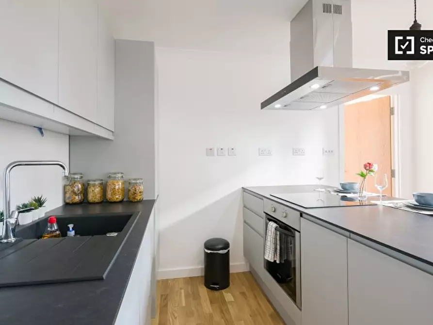 Immagine 8 di Appartamento in affitto  in Kilburn High Rd, Kilburn, London NW6 4JH, UK a Camden Town