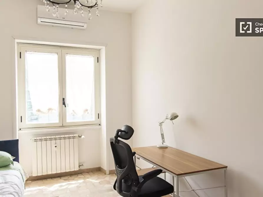 Immagine 3 di Camera condivisa in affitto  in Piazza Alfonso Neuschuler a Roma