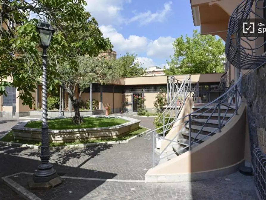 Immagine 9 di Camera condivisa in affitto  in Via Alessandro Brisse a Roma