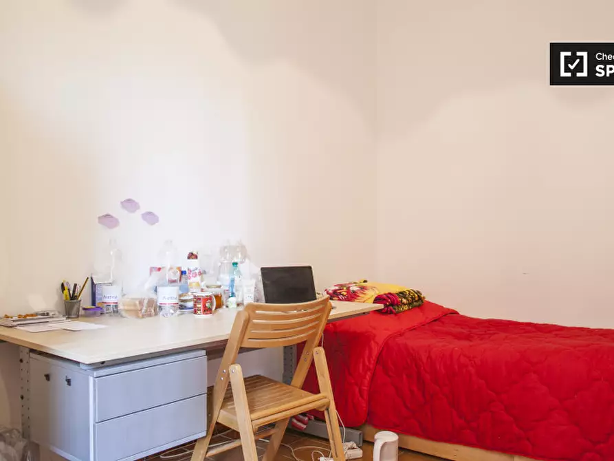 Immagine 14 di Camera condivisa in affitto  in Via Alessandro Avoli a Roma