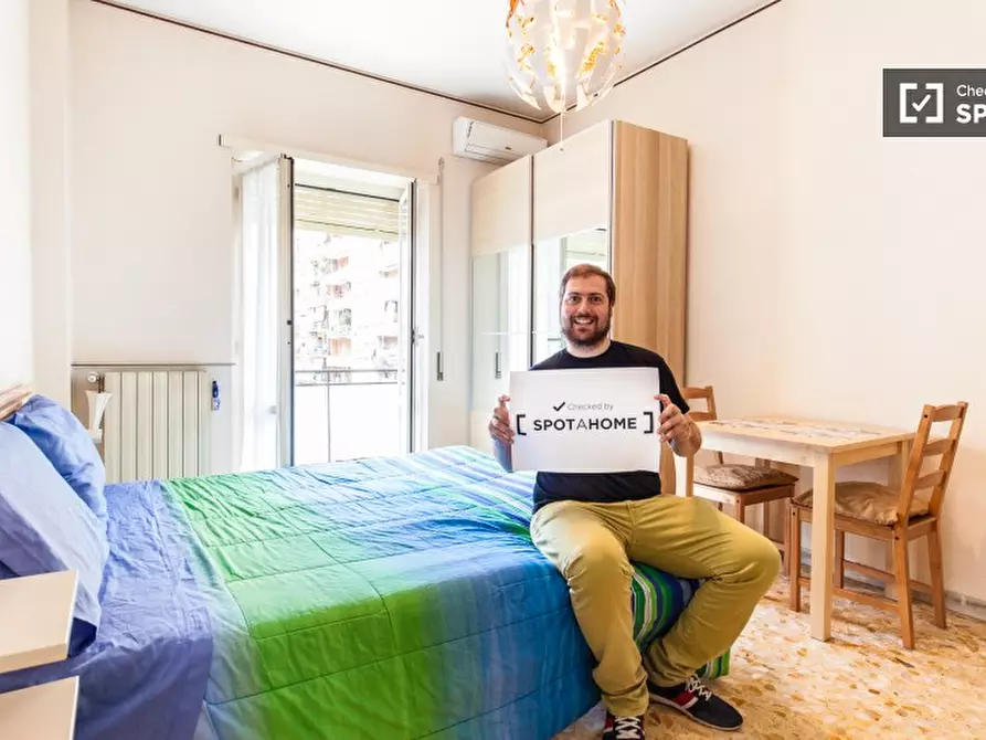Immagine 9 di Camera condivisa in affitto  in Viale Partenope a Roma