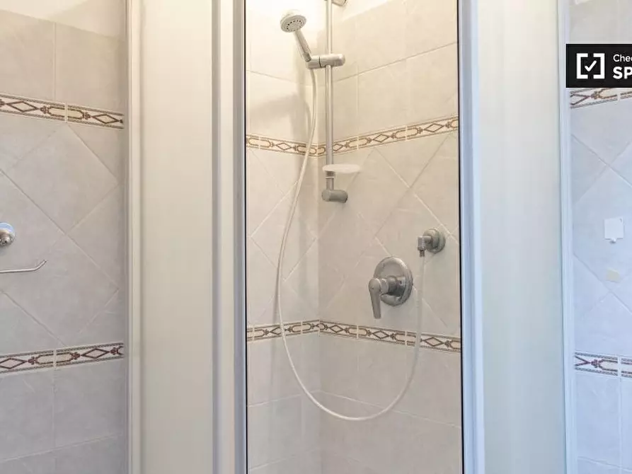 Immagine 9 di Appartamento in affitto  in Via Novacella a Roma