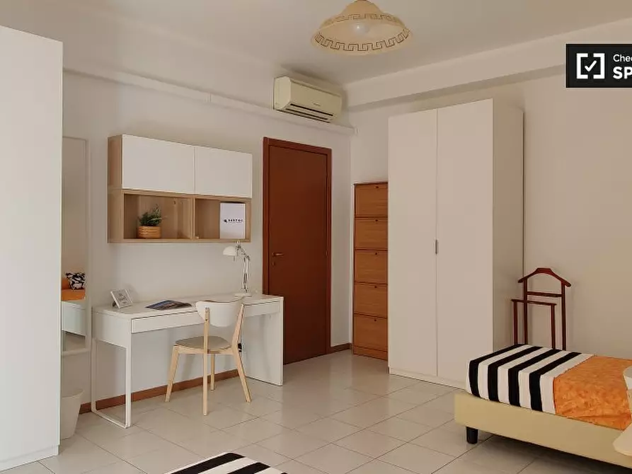 Immagine 11 di Camera condivisa in affitto  in Viale Monza a Milano