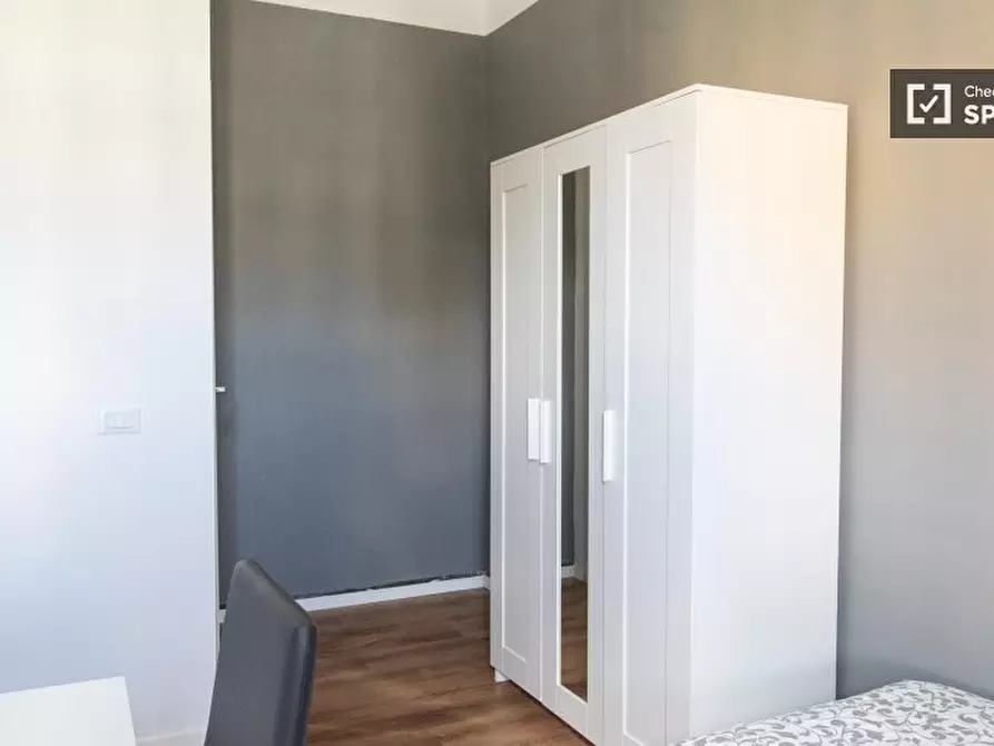 Immagine 3 di Camera condivisa in affitto  in Piazza Regina Margherita a Roma