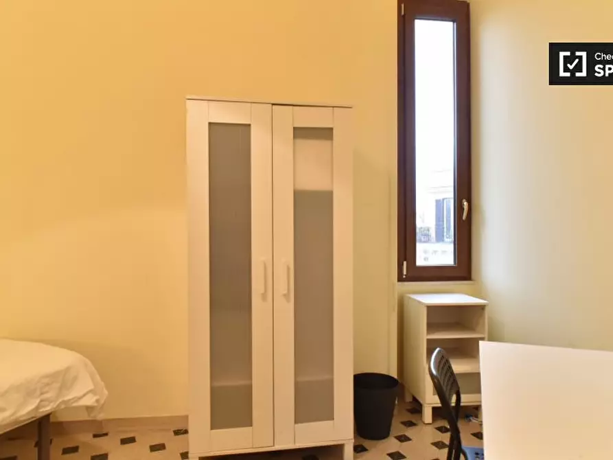 Immagine 5 di Camera condivisa in affitto  in Piazza Vittorio Emanuele II, 00185 Roma RM, Italy a Roma