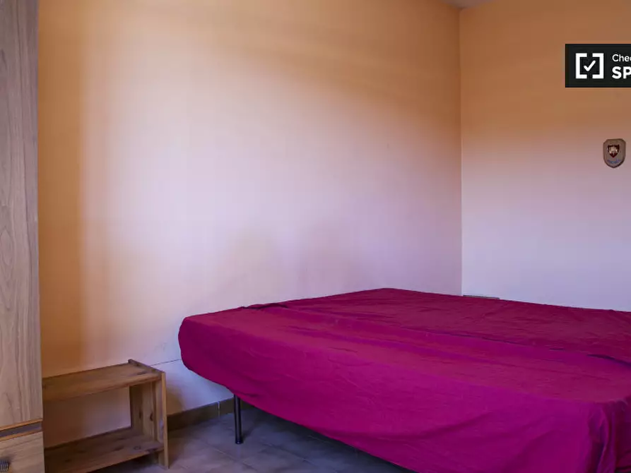 Immagine 2 di Camera condivisa in affitto  in Via dei Caldora a Roma