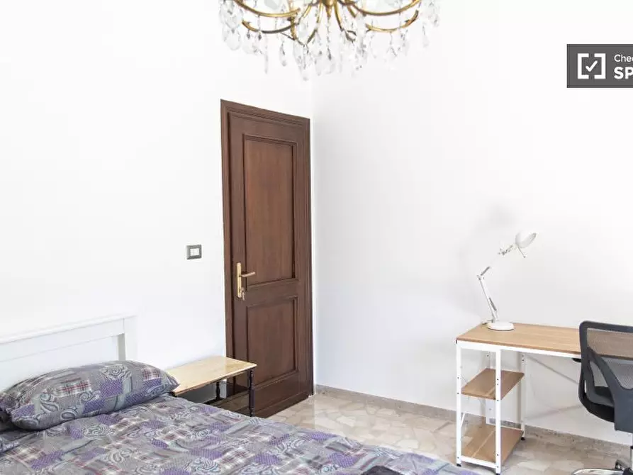 Immagine 2 di Camera condivisa in affitto  in Piazza Alfonso Neuschuler a Roma