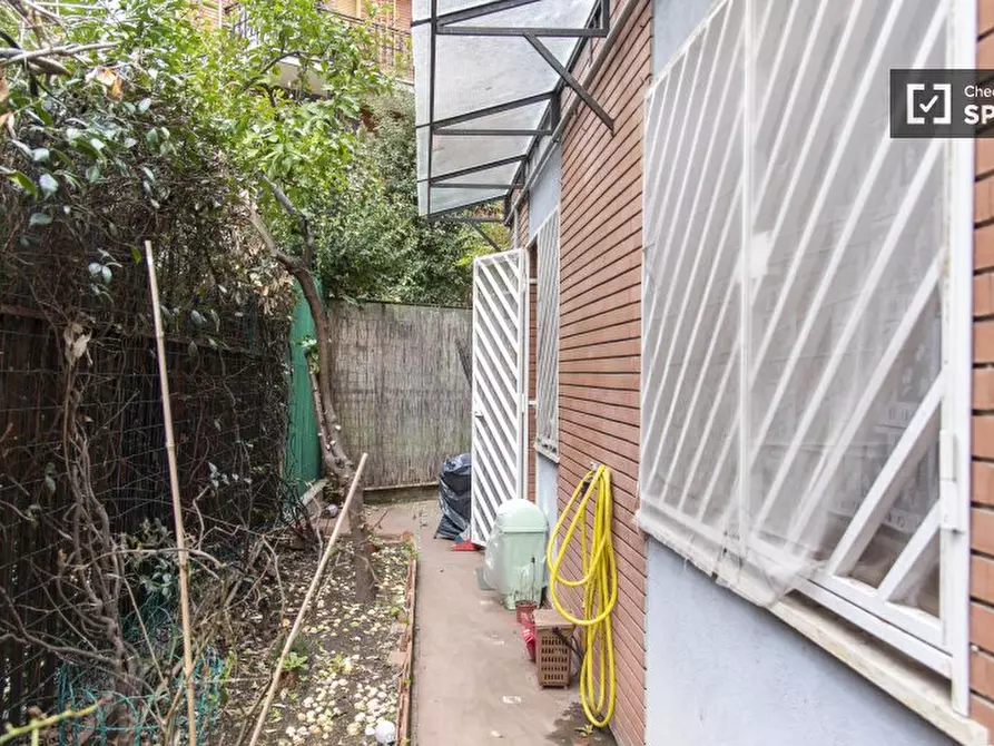 Immagine 15 di Camera condivisa in affitto  in Via Pio Foà a Roma