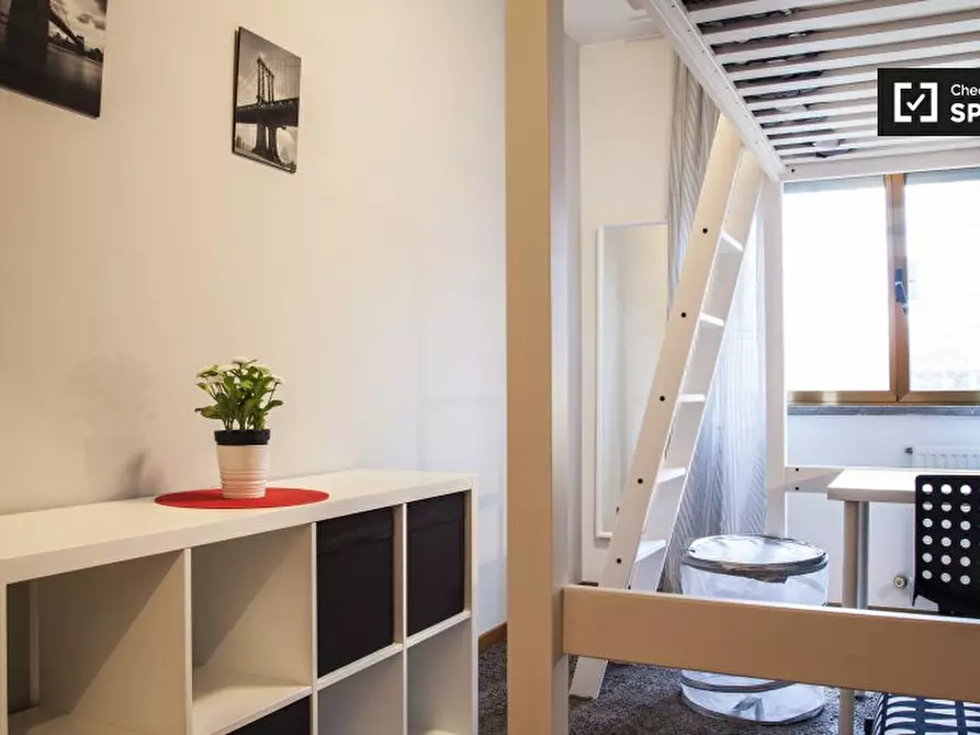 Immagine 4 di Camera condivisa in affitto  in Via della Tenuta del Casalotto a Roma