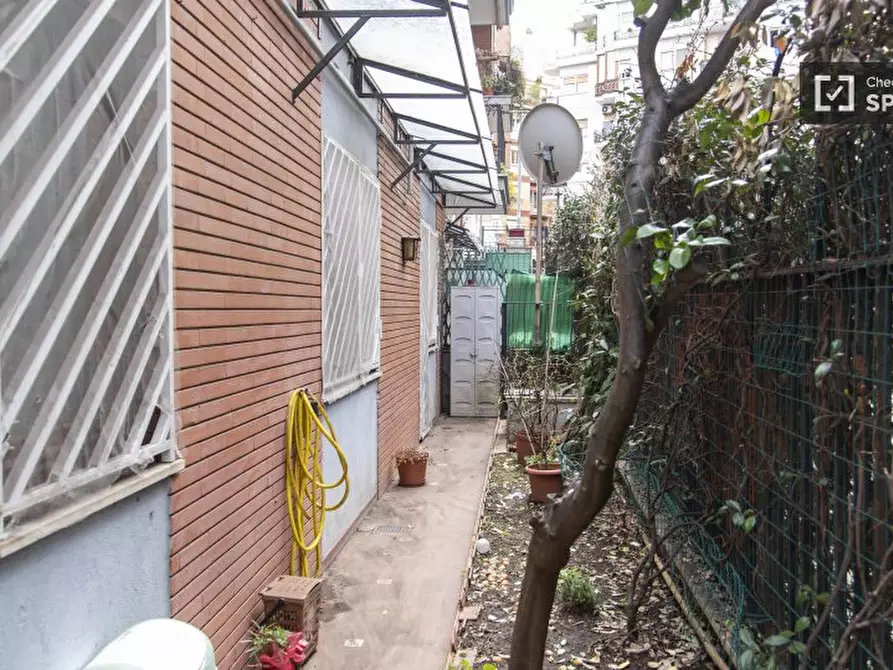 Immagine 13 di Camera condivisa in affitto  in Via Pio Foà a Roma