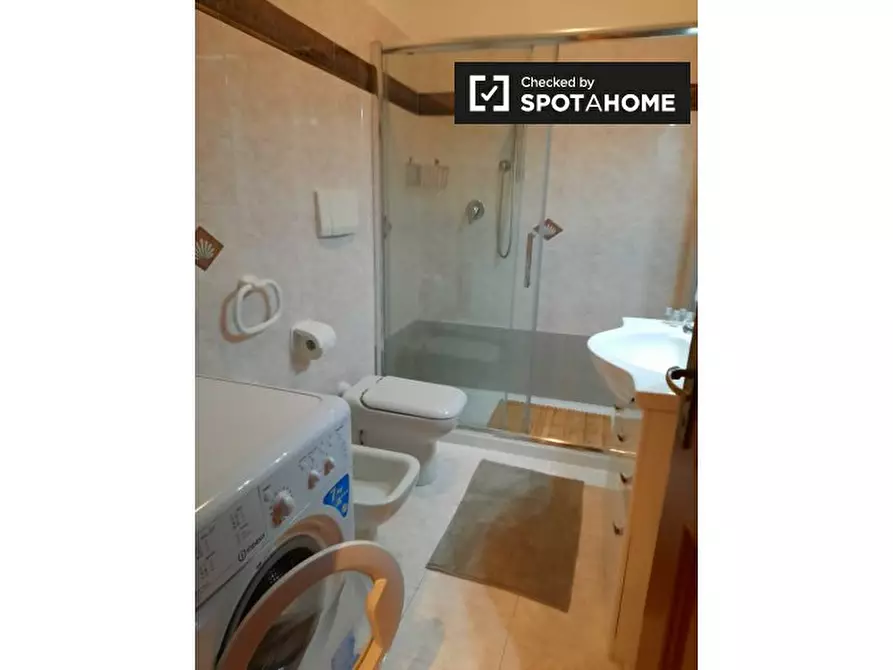 Immagine 14 di Appartamento in affitto  in Via dell'Arco di S. Calisto a Roma