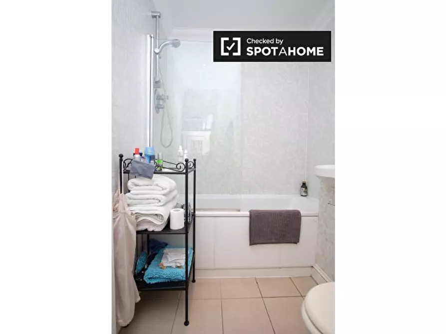 Immagine 10 di Appartamento in affitto  in Kensington High St, Kensington, London W8 6NW, UK a Kensington