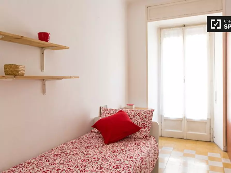 Immagine 2 di Camera condivisa in affitto  in Piazzale Susa a Milano