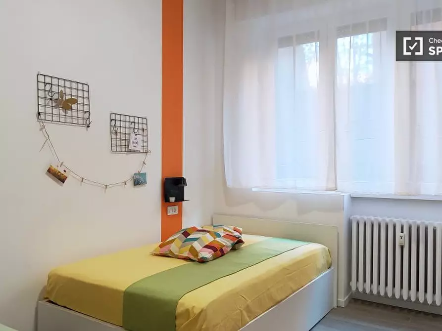 Immagine 2 di Camera condivisa in affitto  in Viale Monza a Milano
