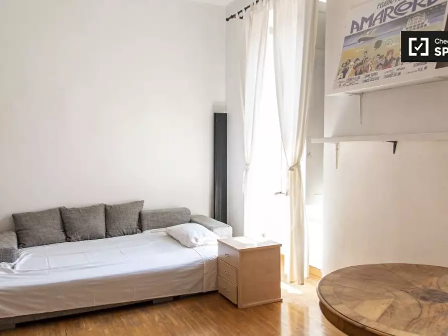 Immagine 2 di Camera condivisa in affitto  in Via Famagosta a Roma