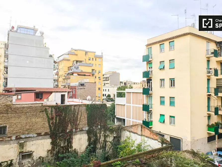 Immagine 5 di Camera condivisa in affitto  in Via Ettore Giovenale a Roma