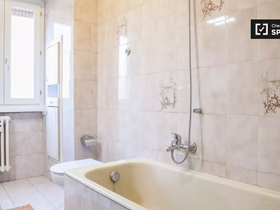 Immagine 10 di Camera condivisa in affitto  in Via Marcantonio Bragadin a Roma