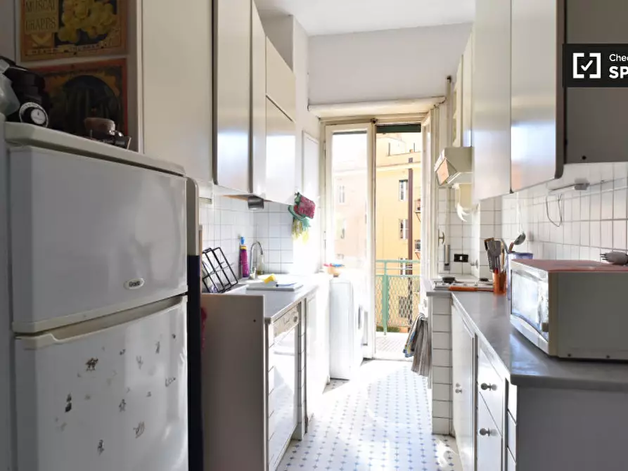 Immagine 11 di Camera condivisa in affitto  in Via dei Liburni a Roma