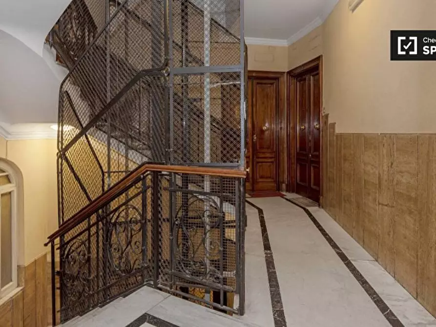 Immagine 9 di Appartamento in affitto  in Lungotevere degli Altoviti a Roma