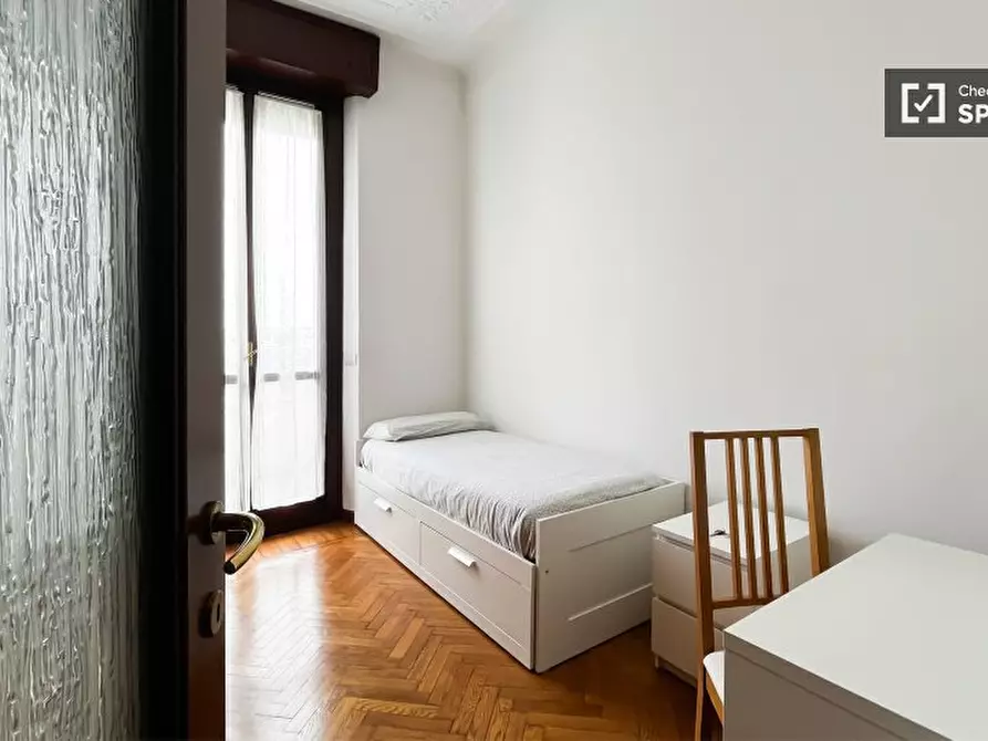 Immagine 1 di Camera condivisa in affitto  in Via Carlo Valvassori Peroni a Milano