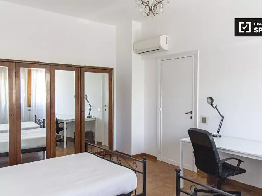 Immagine 3 di Camera condivisa in affitto  in Via Salvatore di Giacomo a Roma