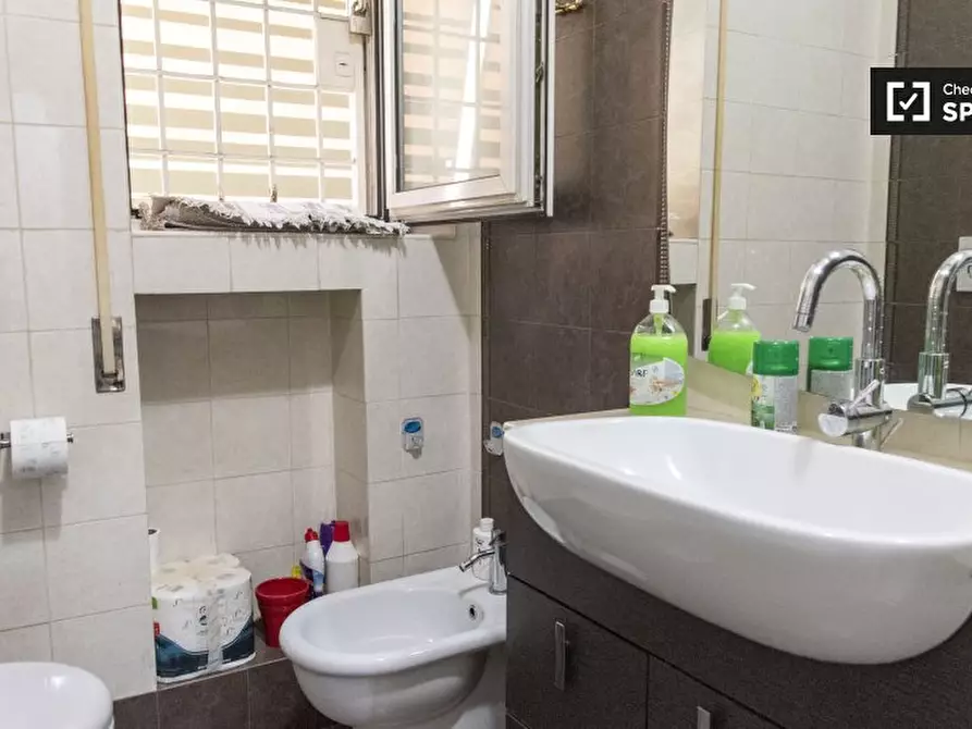 Immagine 4 di Camera condivisa in affitto  in Via di Torrevecchia a Roma