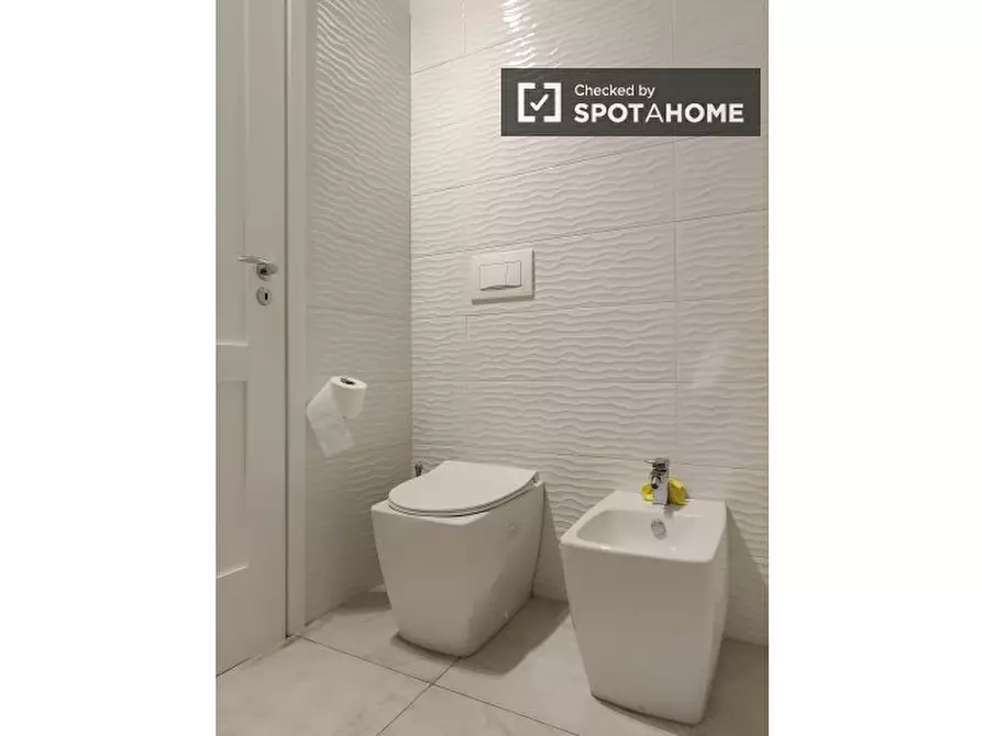 Immagine 6 di Camera condivisa in affitto  in Via Salasco a Milano