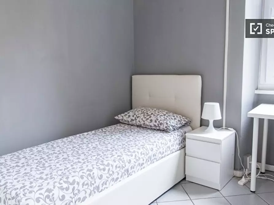 Immagine 3 di Camera condivisa in affitto  in Viale Regina Margherita, 00198 Roma RM, Italy a Roma