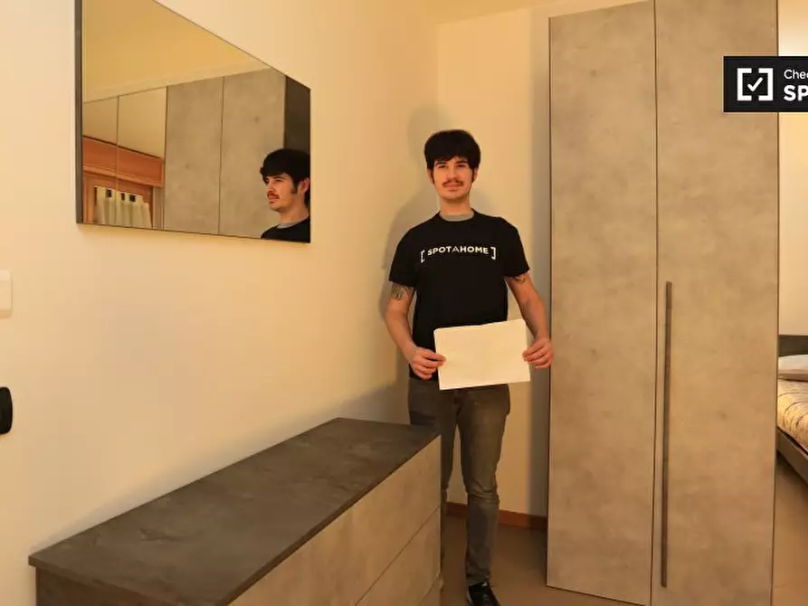 Immagine 12 di Camera condivisa in affitto  in Via delle Forze Armate a Milano