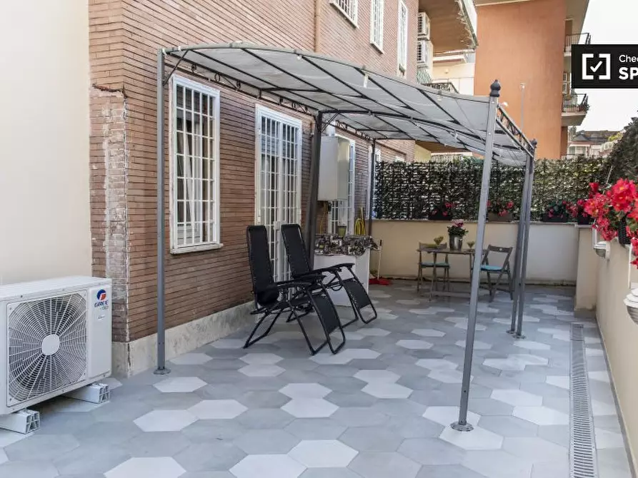 Immagine 18 di Appartamento in affitto  in Via Emilio Albertario a Roma