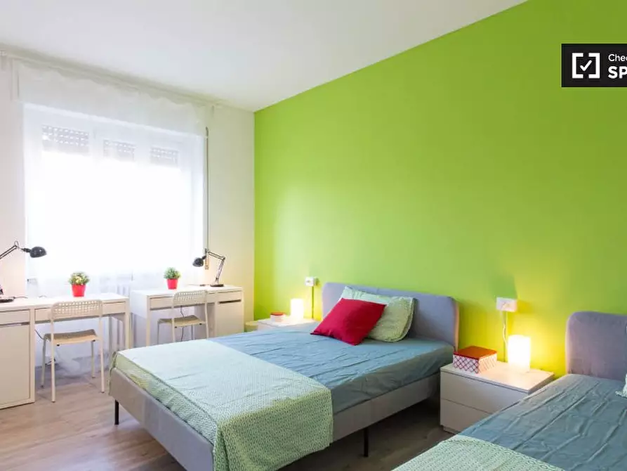 Immagine 2 di Camera condivisa in affitto  in Via Palmi a Milano