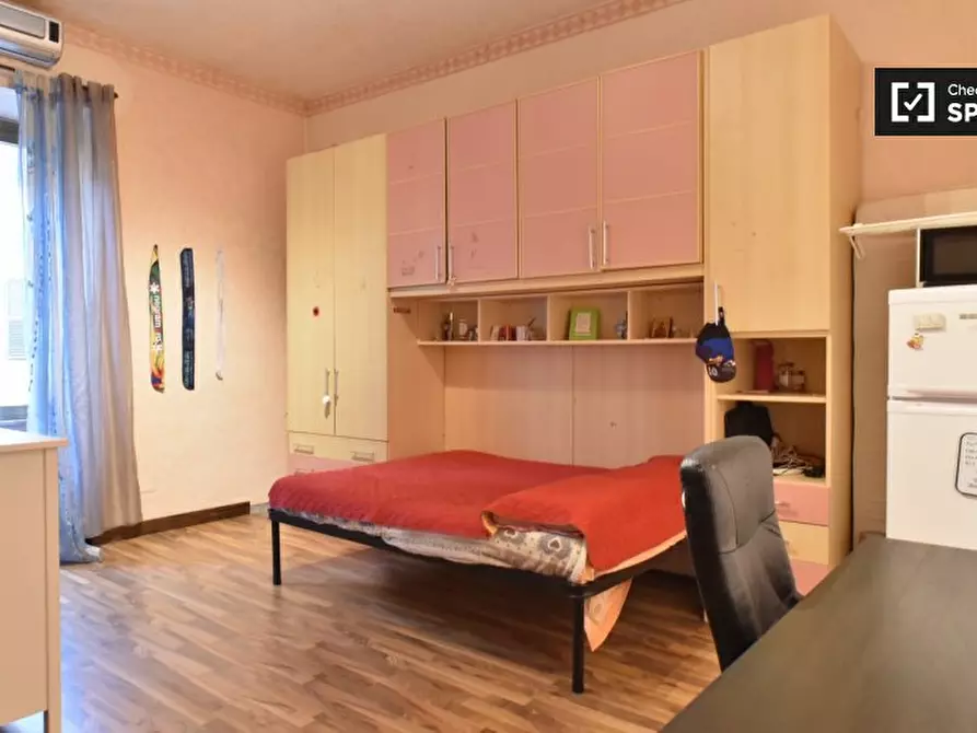 Immagine 4 di Camera condivisa in affitto  in Via Muzio Attendolo, 00176 Roma RM, Italy a Roma