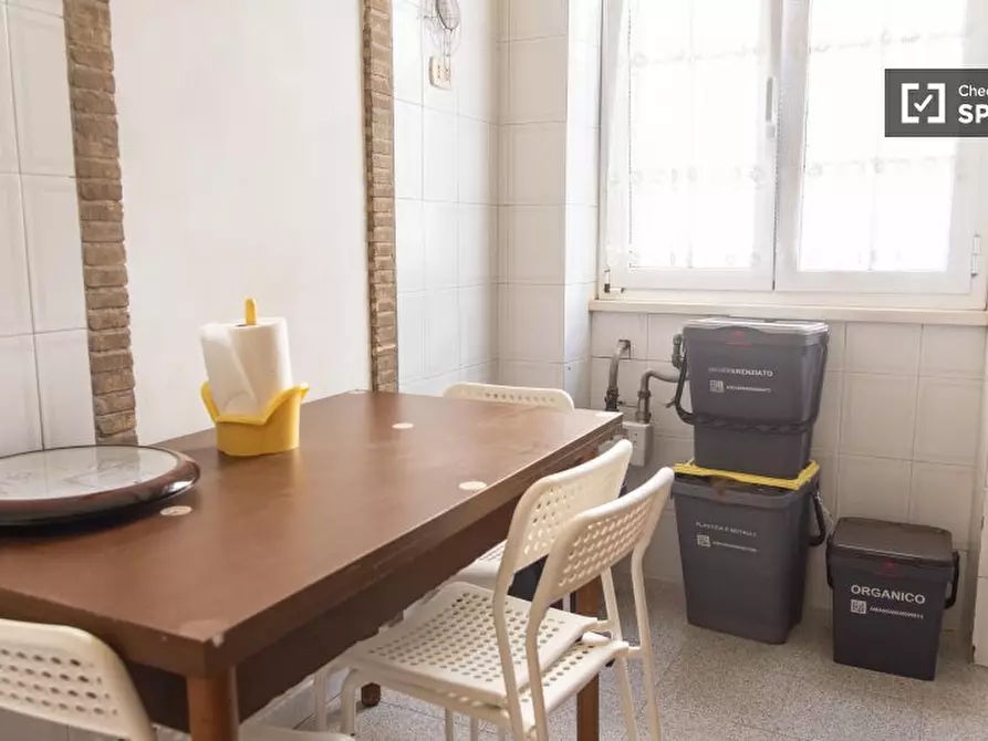 Immagine 10 di Camera condivisa in affitto  in Via Simone Ghini a Roma