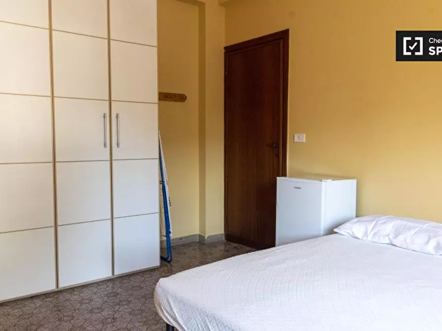 Immagine 3 di Camera condivisa in affitto  in Via Antonino Pio a Roma