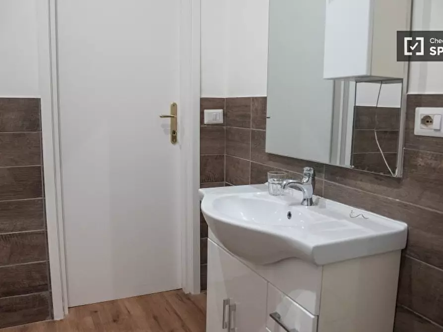 Immagine 8 di Camera condivisa in affitto  in Viale Parioli a Roma