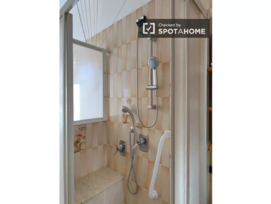 Immagine 16 di Camera condivisa in affitto  in Via Adelina Patti a Milano