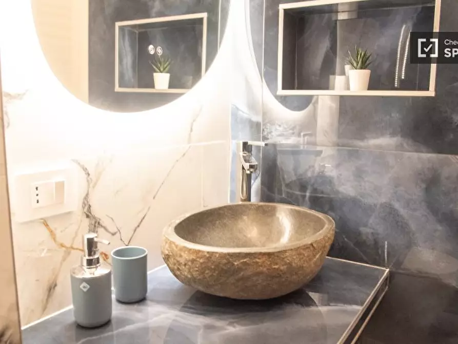 Immagine 8 di Ufficio in affitto  in Via del Forte Braschi a Roma