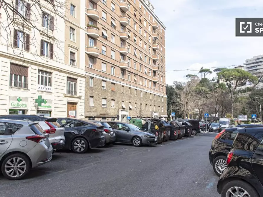 Immagine 16 di Camera condivisa in affitto  in Via Cesare Fracassini a Roma